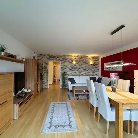 Laura Apartment *